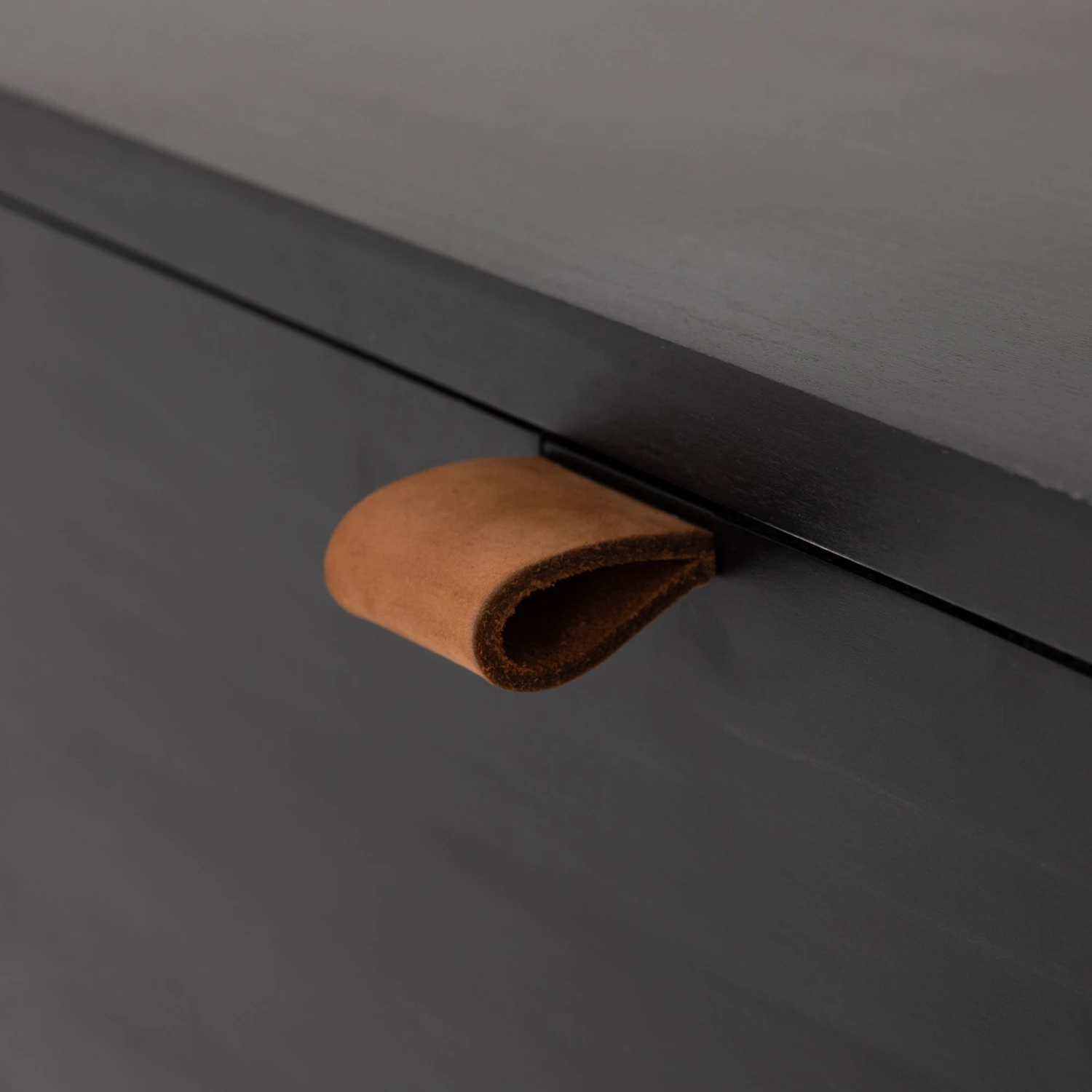 108604-002_det_4.jpg Lulu And Georgia Furniture Rosamonde 5-Drawer Dresser