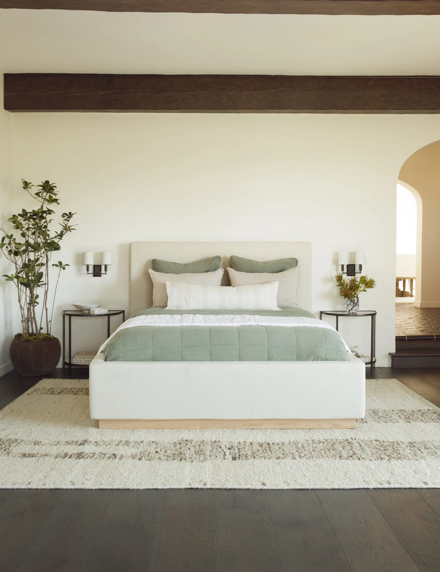 2_esha_bedroom_1462-c.jpg Lulu And Georgia Esha Rug Earth Tones