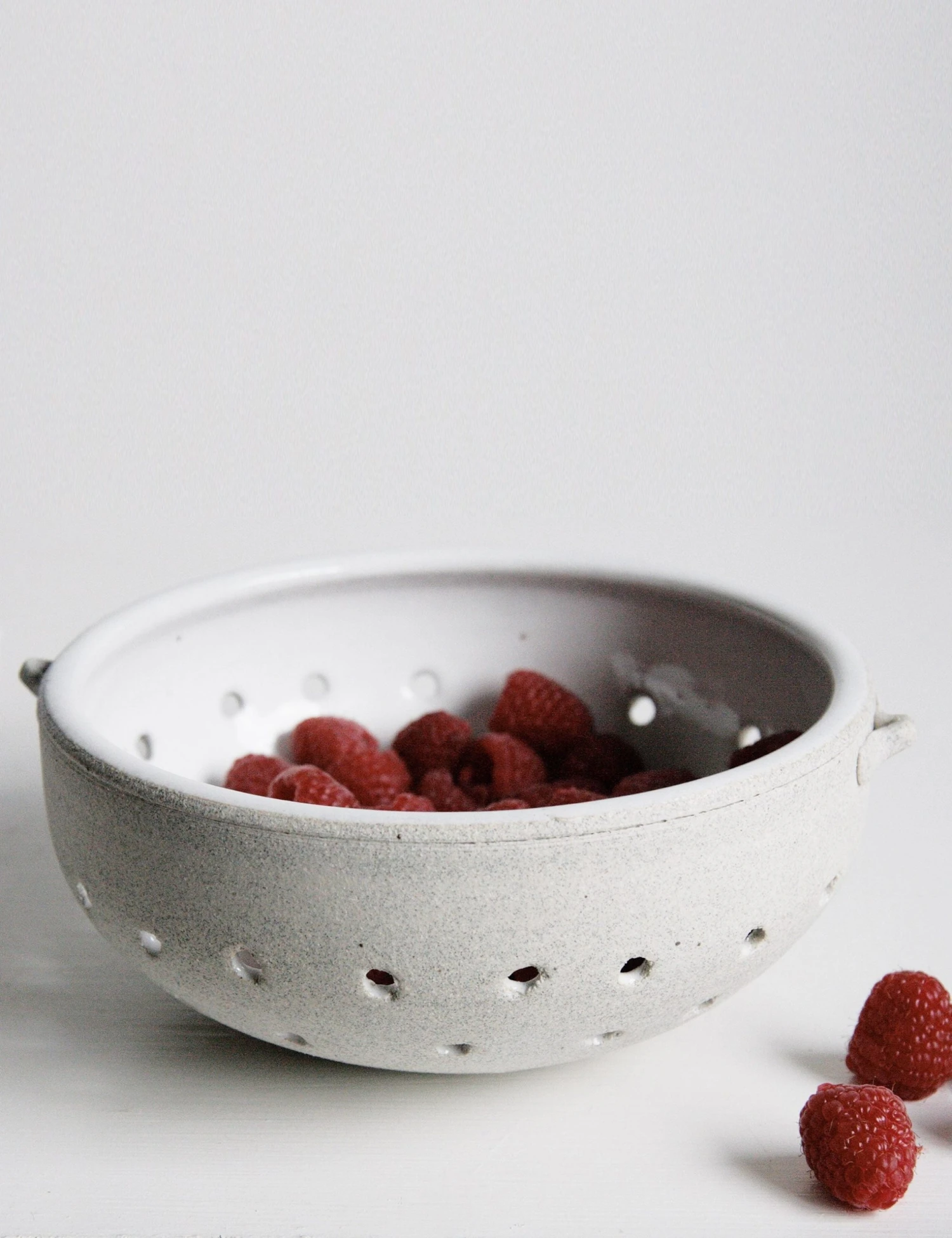 Lulu And Georgia Kitchen + Dining Sheldon Ceramics Berry Colander, Eggshell 4 Lulu And Georgia Kitchen + Dining Sheldon Ceramics Berry Colander, Eggshell