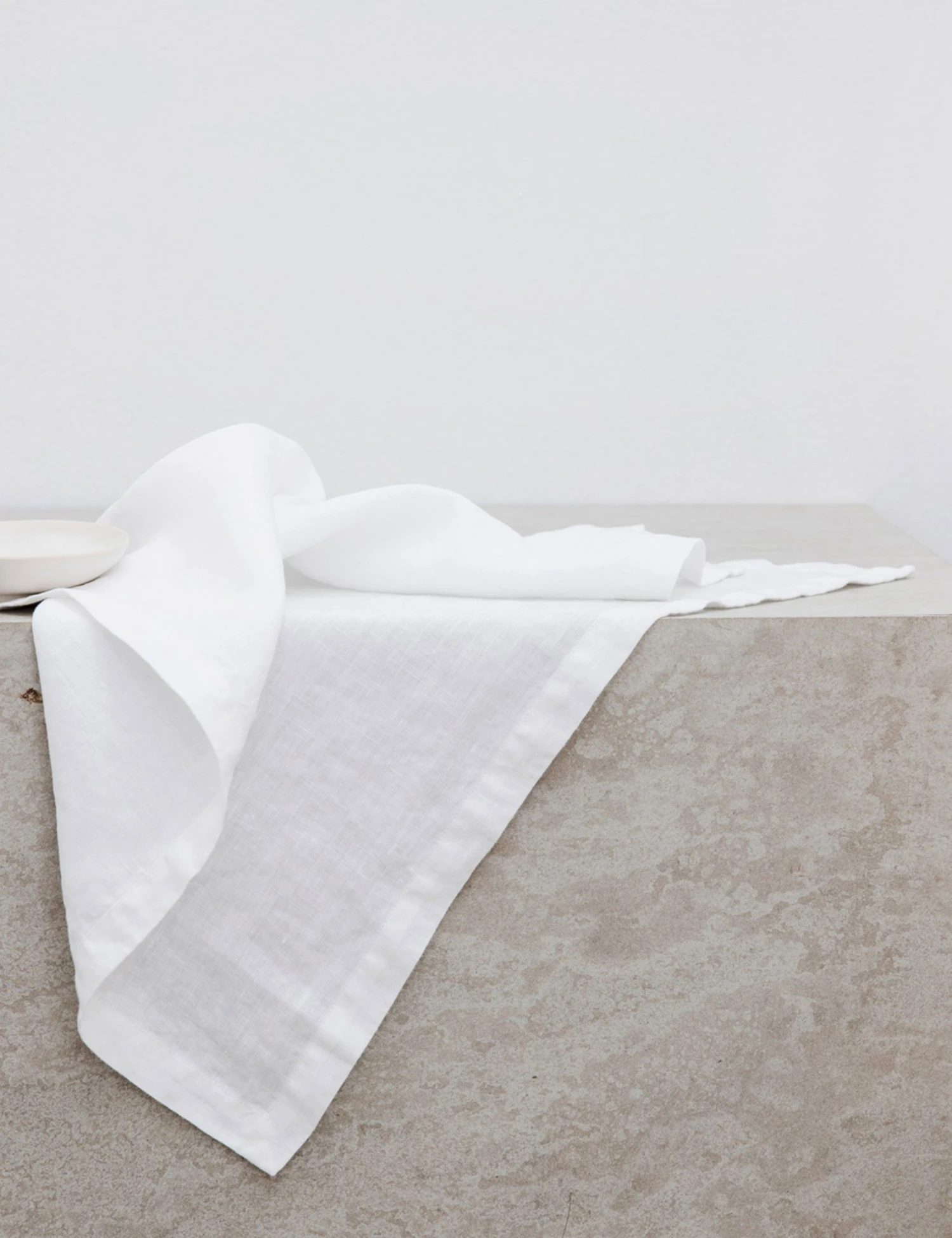 cultiver-linen-table-napkins-set-of-4-white_1.jpg Lulu And Georgia Cultiver Linen Table Napkins (Set Of 4) Artful Proportions Collection